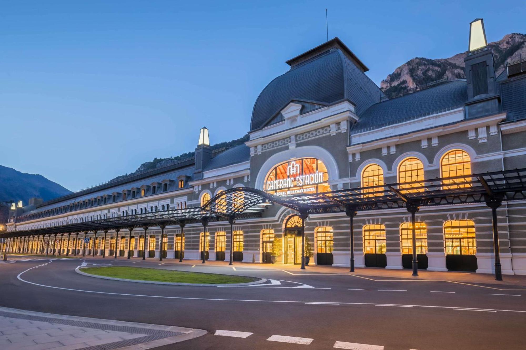 Canfranc Estacion, A Royal Hideaway Hotel - Gran Lujo Dış mekan fotoğraf